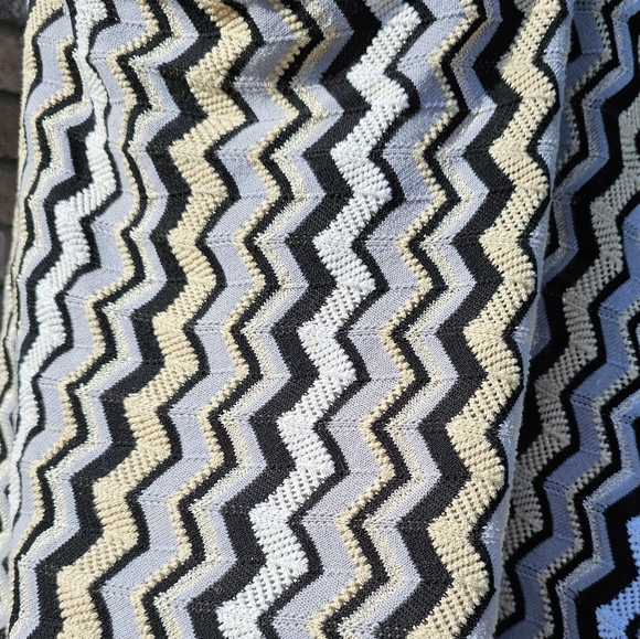 Minnie Rose chevron knit poncho - Picture 4 of 7